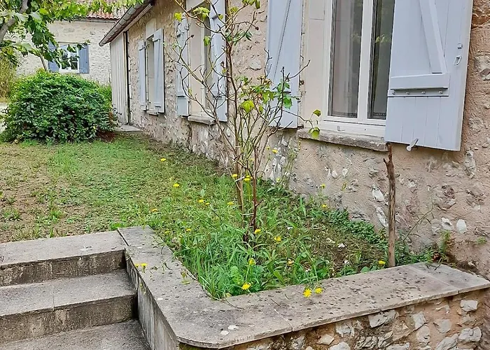 Renovated Charentaise House In The Vineyards Floirac (Charente-Maritime)